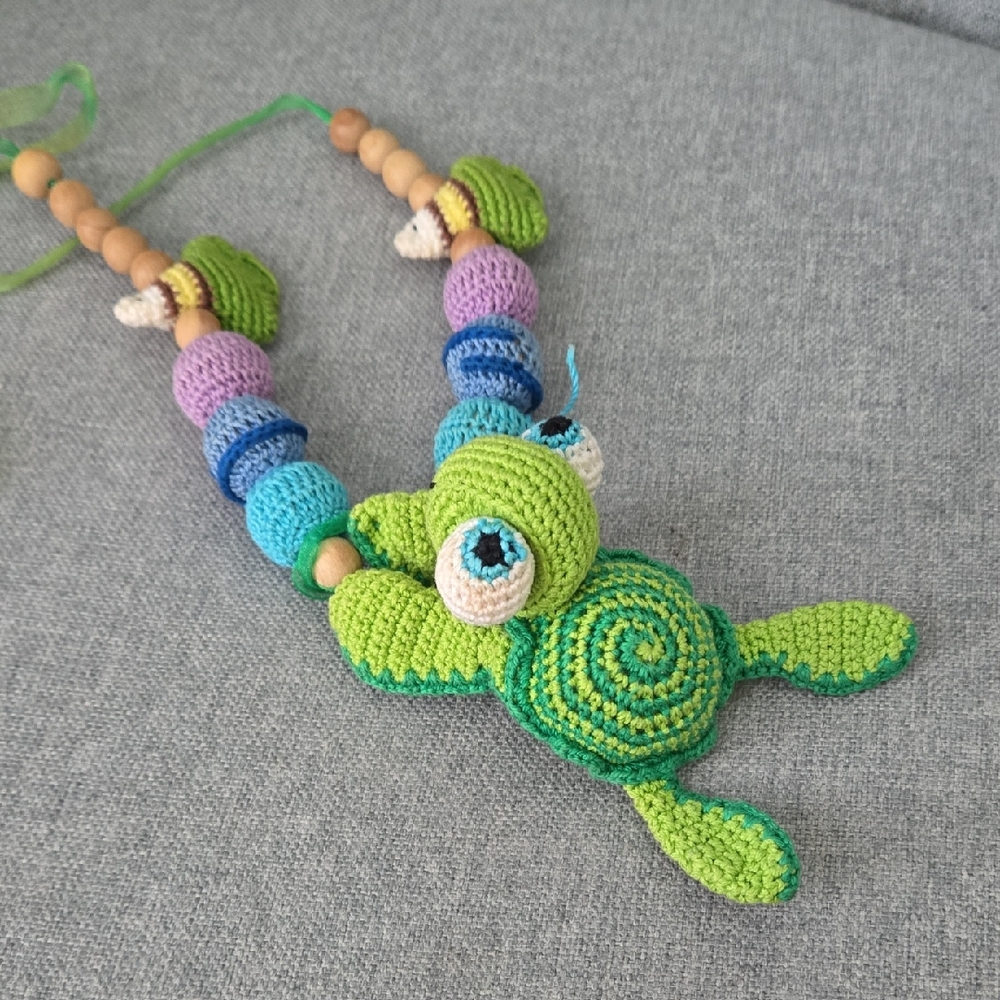 Handmade Crochet Green Turtle Ocean Life Kids Necklace, EUC